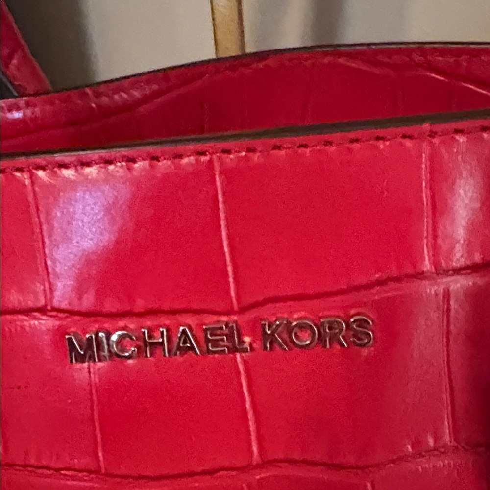 Michael Kors Dillon Large Red Croc-Embossed Satchel - Picture 3 of 16